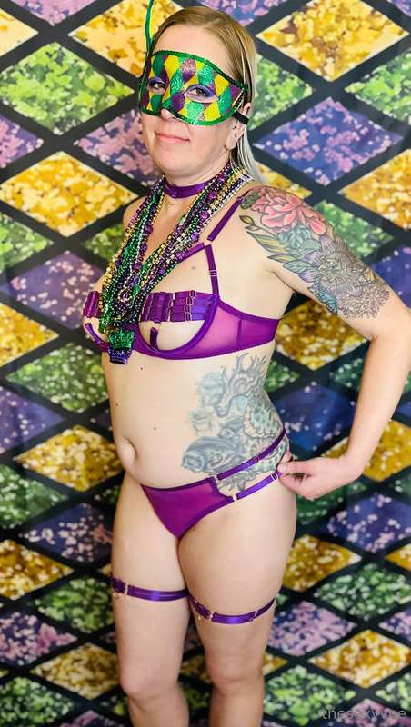 It’s Mardi Gras time! I’ll show you my tits for some beads… .. 6
