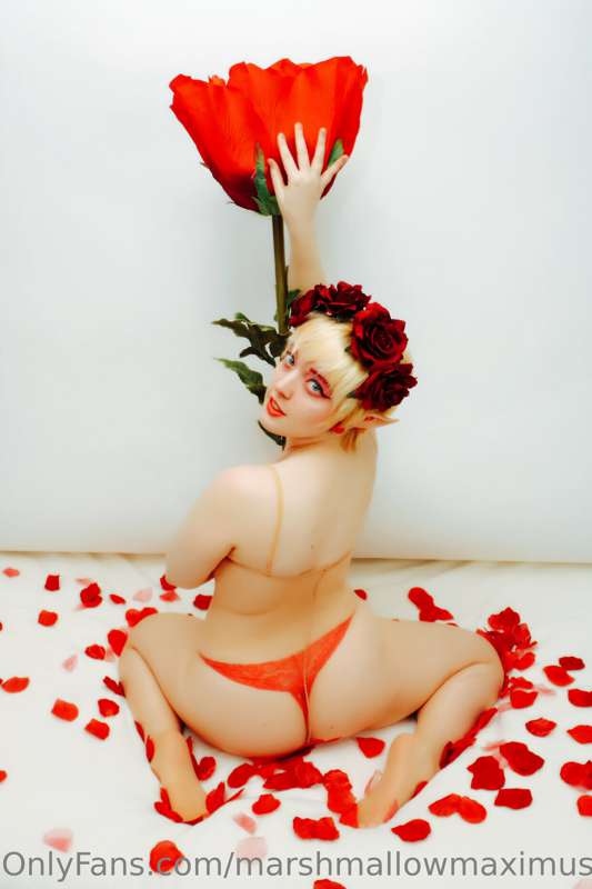 Throwback to this rosy look ❤️🌹

Happy Valentine’s Day!

Sen.. 20