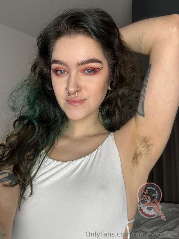 Hello gorgeous! 🥰Wanna chat? Head over to @rae_moon  2