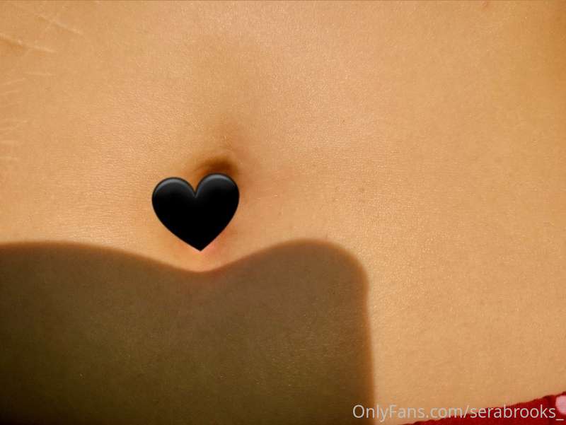 5 High-quality pics of my vulnerable bellybutton in the sunl..