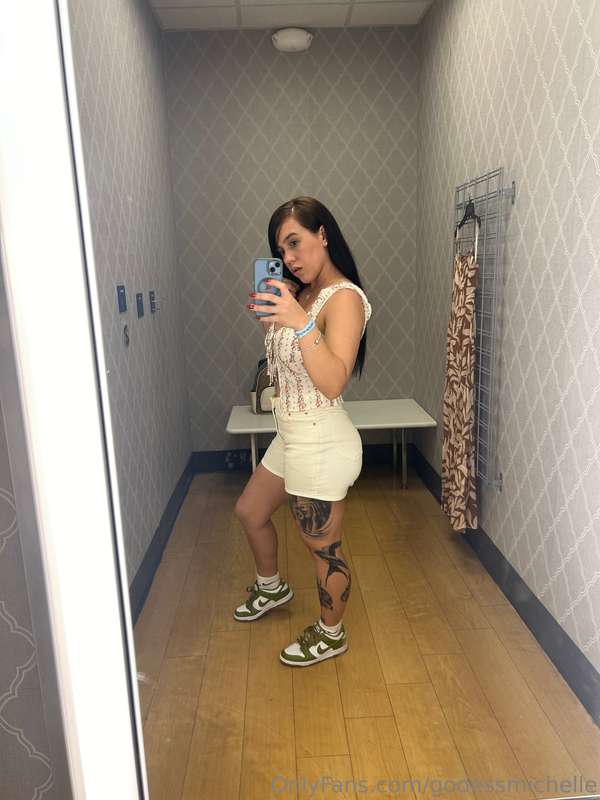 Me tire unas fotos en el probador de ropa 😋