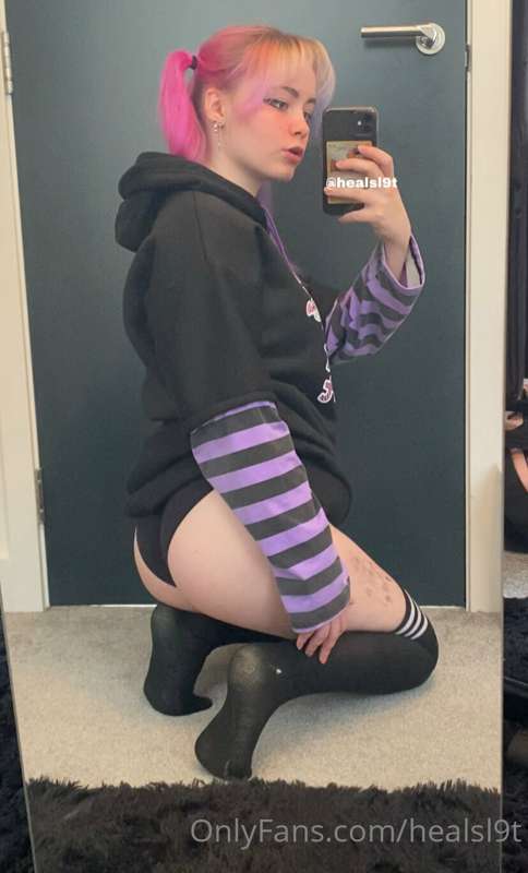 Big top with panties is my favourite combo, it’s so comforta.. 15