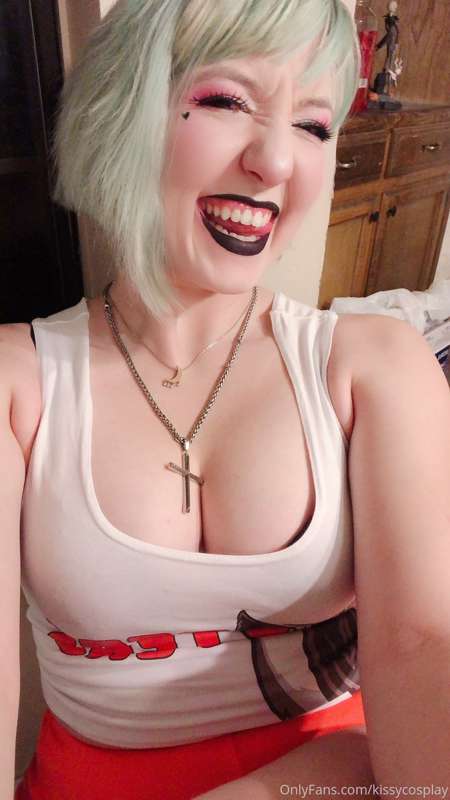Alternative Hooters girl pics? 😊😈😁 tip me to encourage me to.. 11