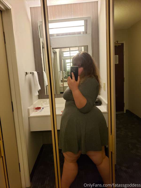 Can ya'll guess what kinda sneaky shit I'm doing in this hot.. 1