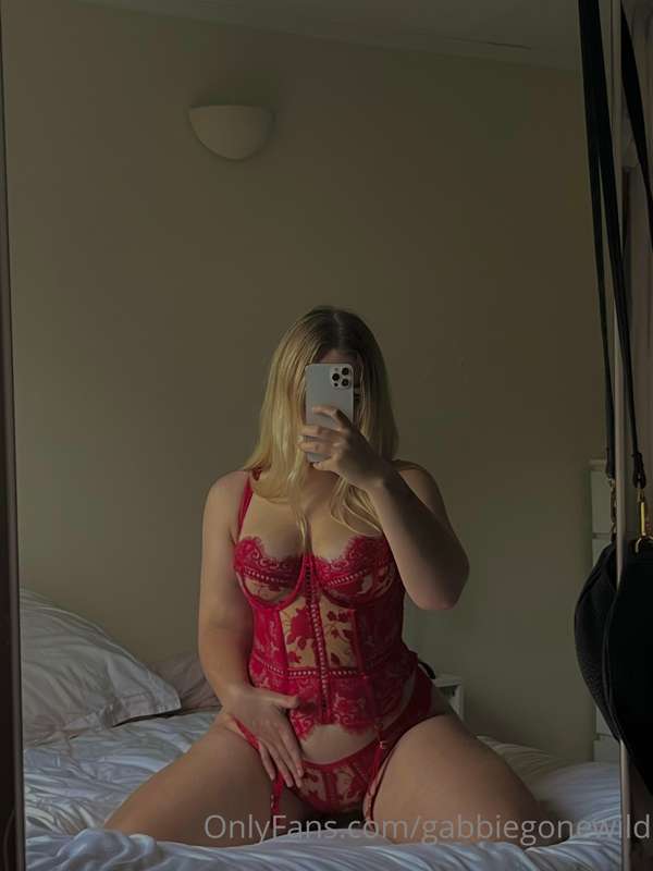 i treated myself to a new set since you all liked the red so..