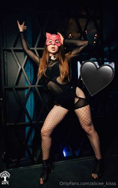 I want to share a picture from my work in a nightclub, do yo..