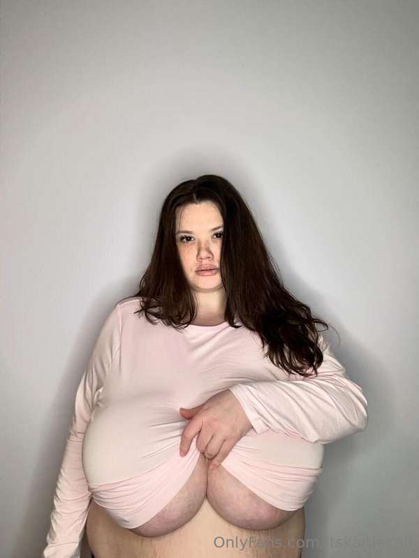Fuckkk, look at how much titty I've got stuffed into this sh..