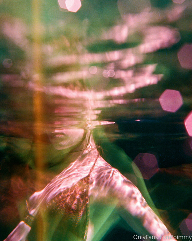 UNDERWATER - 28 PHOTOS

We're going in, folks. IN THE WATER... 12
