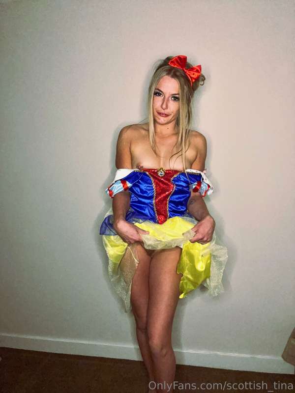 Slutty Snow White 😈 3