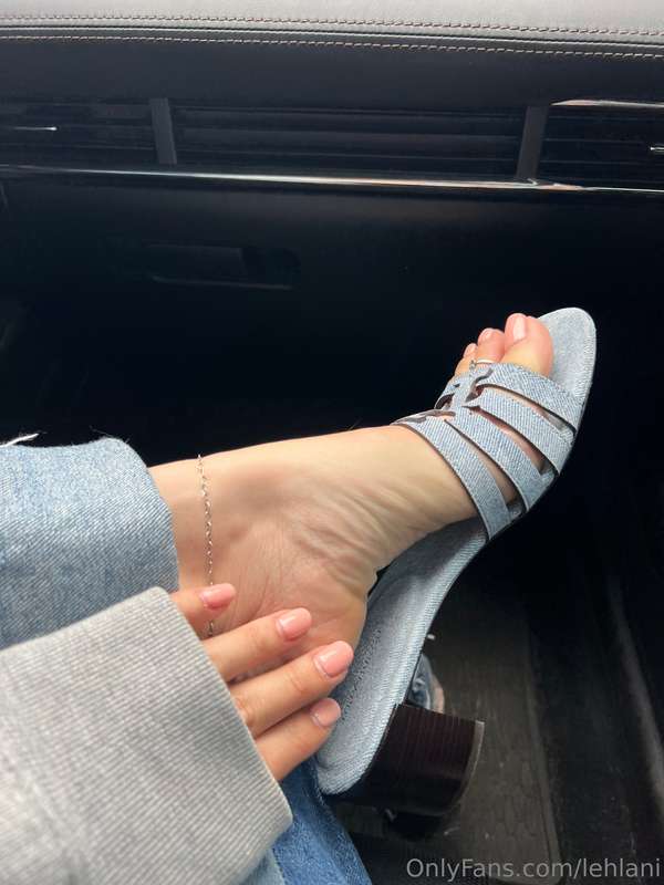 Another new pair of sandals 😍 something that’s not my usual .. 7