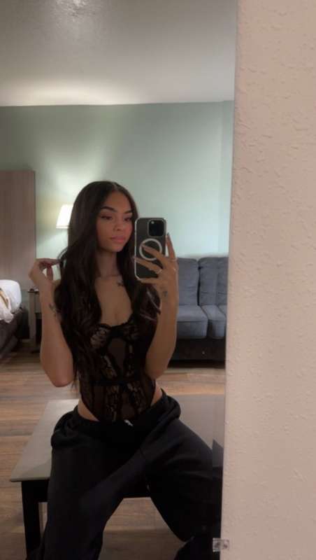 i’ll be live tonight 😝 9pm pst/ 12am est