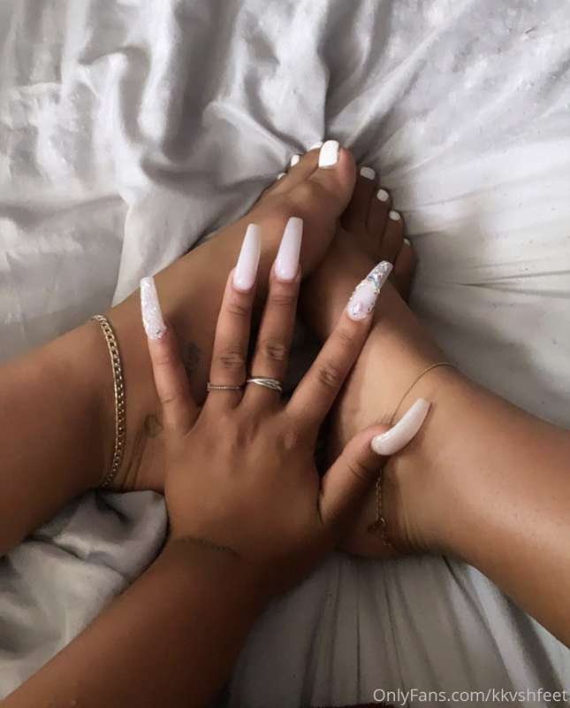 Y’all want more feet content? 🦶🏼🥰😋