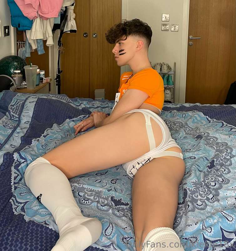 Waiting for you to tackle me ;) 4