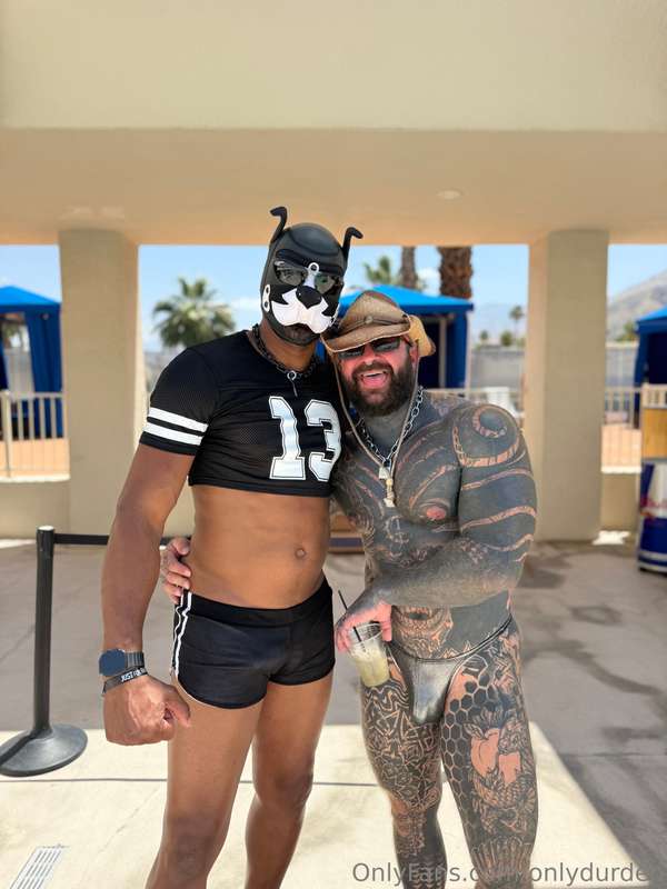 Having a blast in Palm Springs today 🌴 @doggoraeko @joey_tim.. 6