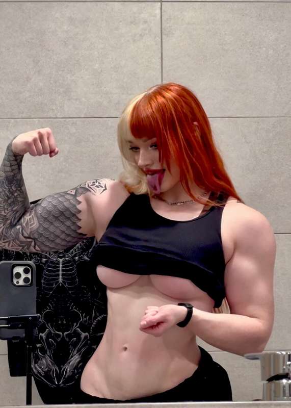 I dare you to swipe right 👉🏻 and worship your Muscle Mommy 😈