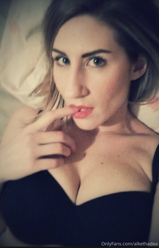 Who loves a good selfie?! ME! Here are some selfies througho.. 4