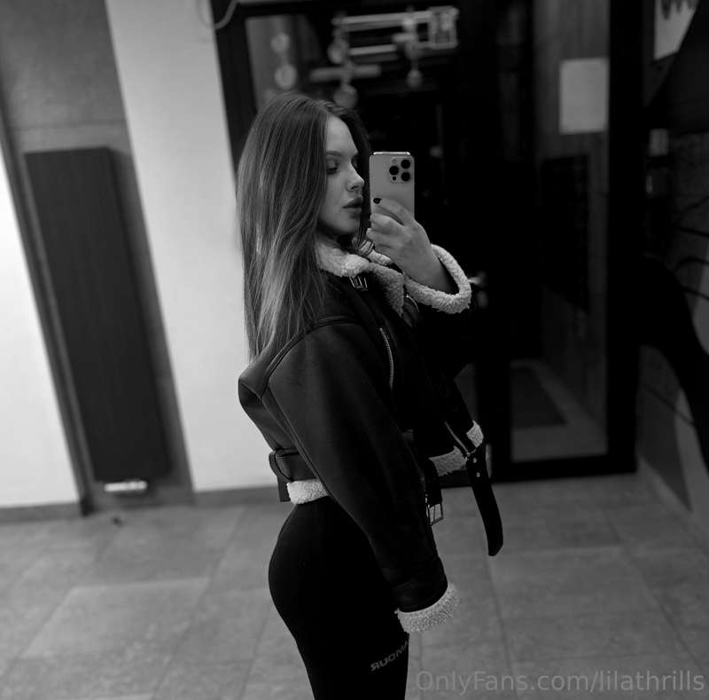 Well, how can you walk past a mirror and not take a few phot..