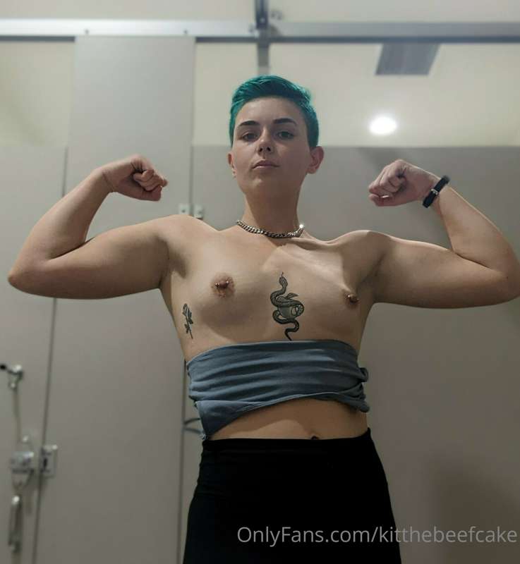 Very sweaty from my workout 😮‍💨 4