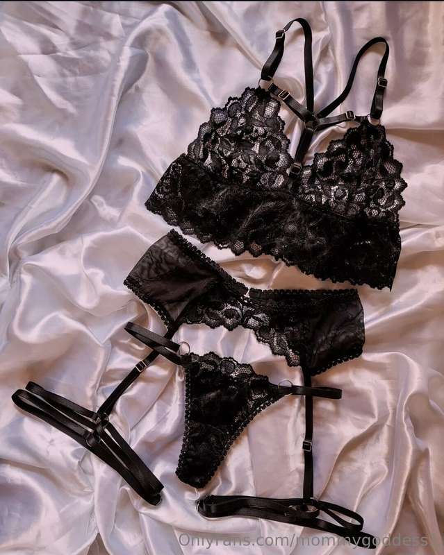 Hello my loves, I really want to make a very special photo b..