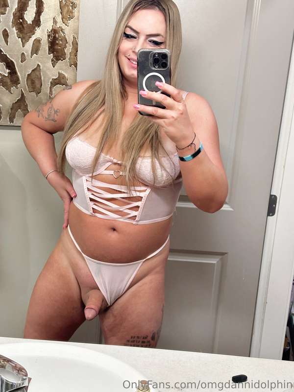 Mirror selfie 🩵 3