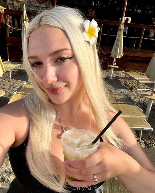 What's your favorite beach drink?🍹