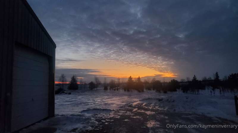 Good morning from the land of ice and snow. It is beautiful ..