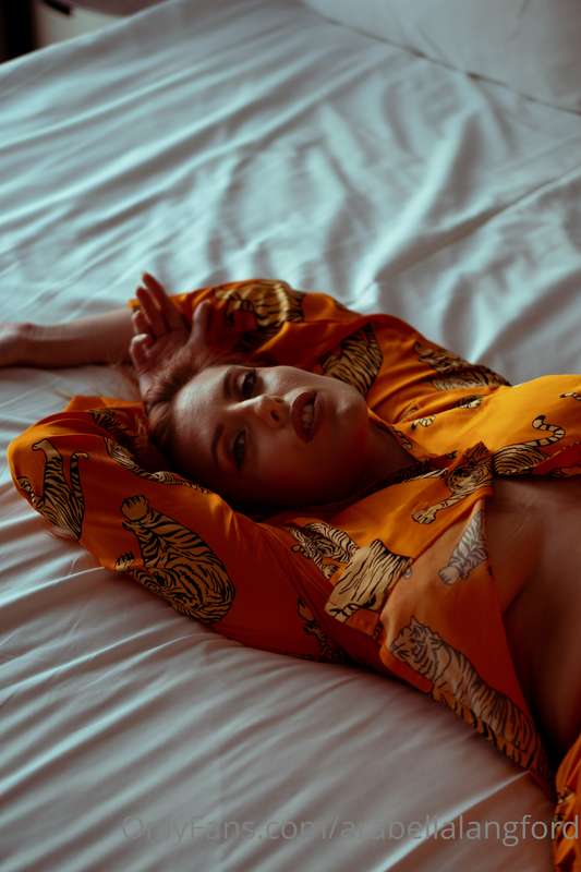 I loved these opulent silky pyjamas, especially the colour.... 6