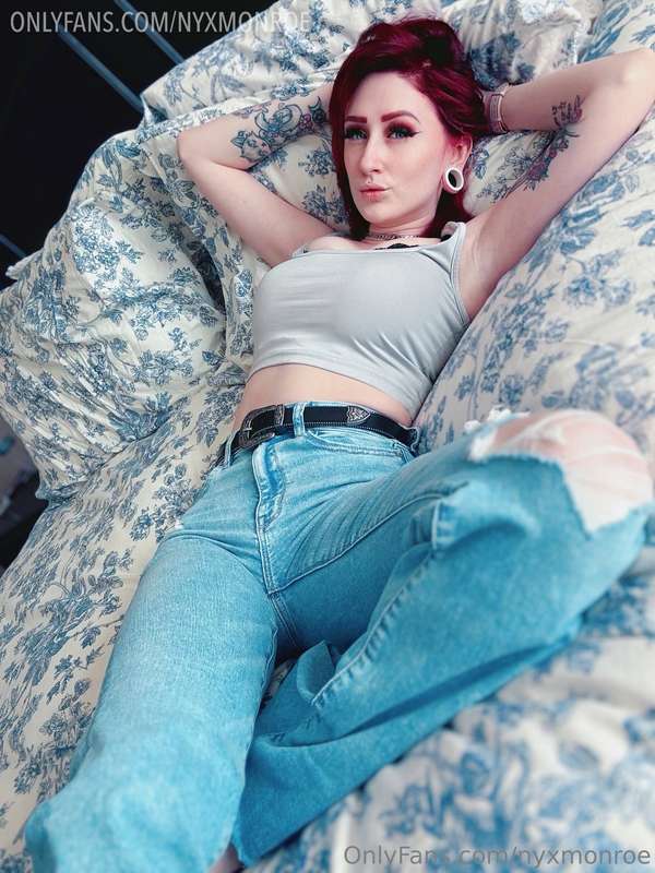 Do I look better in or out of my jeans? 😜