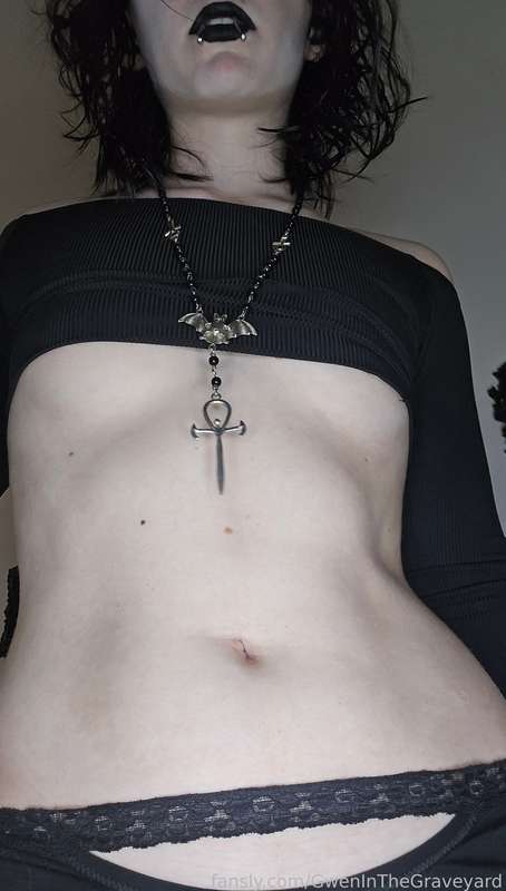 Gweninthegraveyard - Fansly - 06 Jun, 2025 6