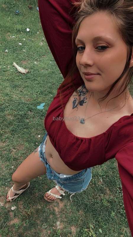 Come message on my paid acct 🤤  I only reply to tipped messa..