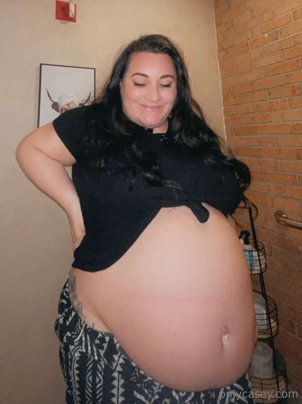 My belly hang is getting WILDDDDD 😍😍😍 my back is killing me... 4