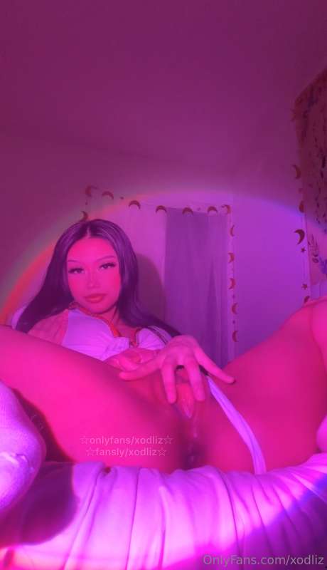 eat my ass and pussy daddy🤭 2