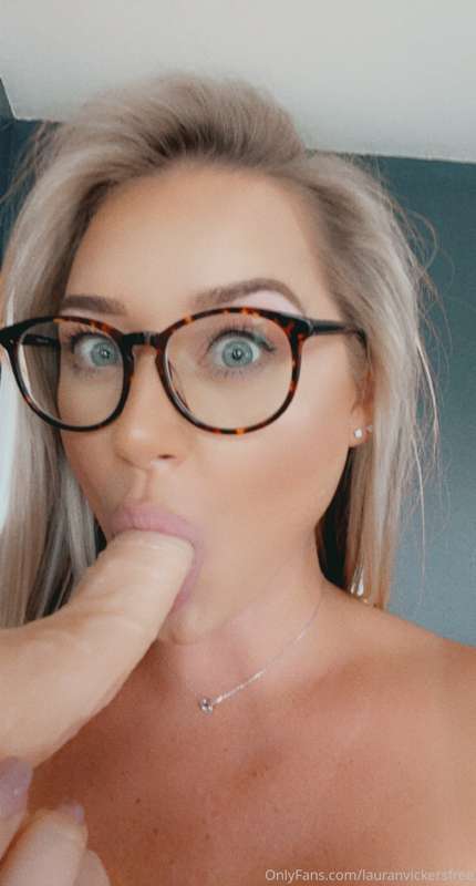 Check your DMs for a super sexy $5 Surprise! 🥵 Unlock this $..