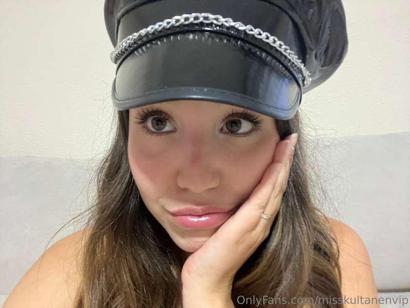Pitäskö mun kuvaa teille naughty cop video😈👮🏻‍♀️?