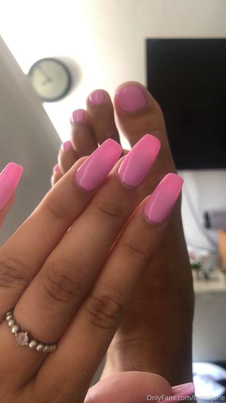 Thank you to one of my subs who treated me to get my nails a..