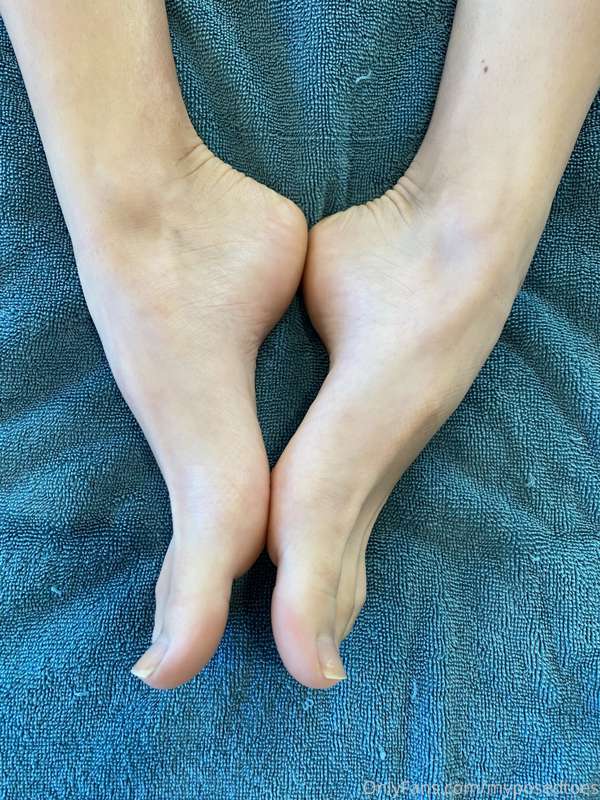 Sexy Sole Saturday! 
Soles and natural toes pictures before...