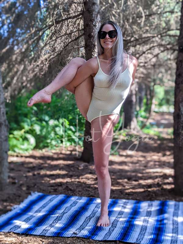 would you stretch with me? 🍬