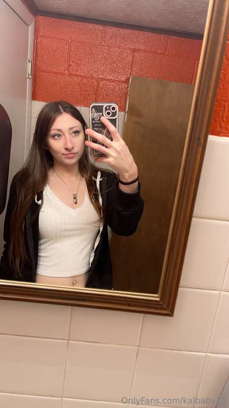 hey there , pretty girl 🥰