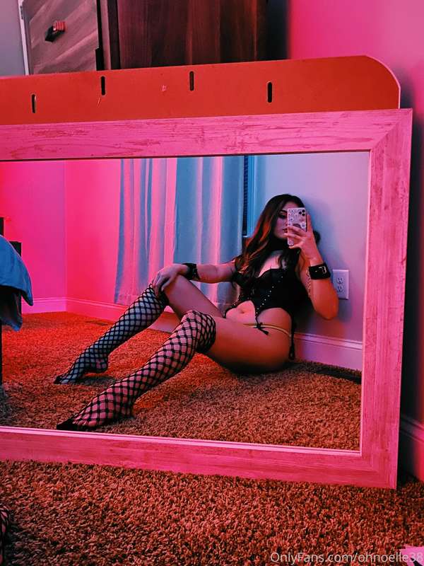 Just me in the mirror ❤️ 1