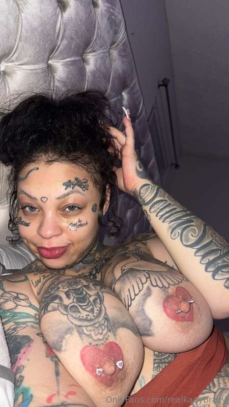 No makeup no wig you still fukin ??? Answer my fukin questio..