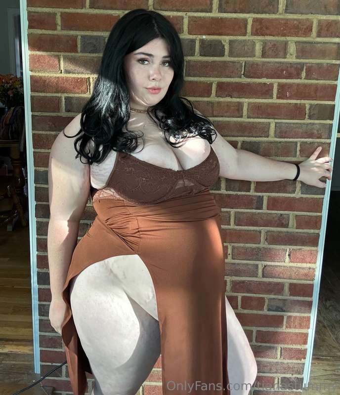 outgrown clothing try on!! + bonus picture of me in this dre..