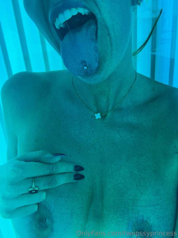 Sunbed selfies  7