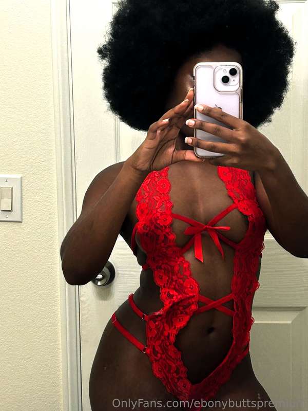 Red compliments my skin well daddy 😉 1