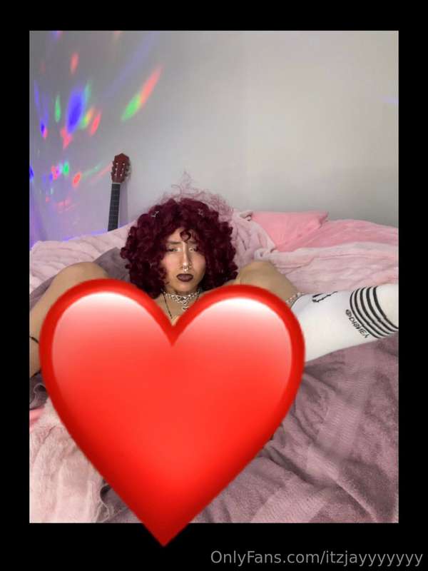 Come watch me play with my new dildo 🤭