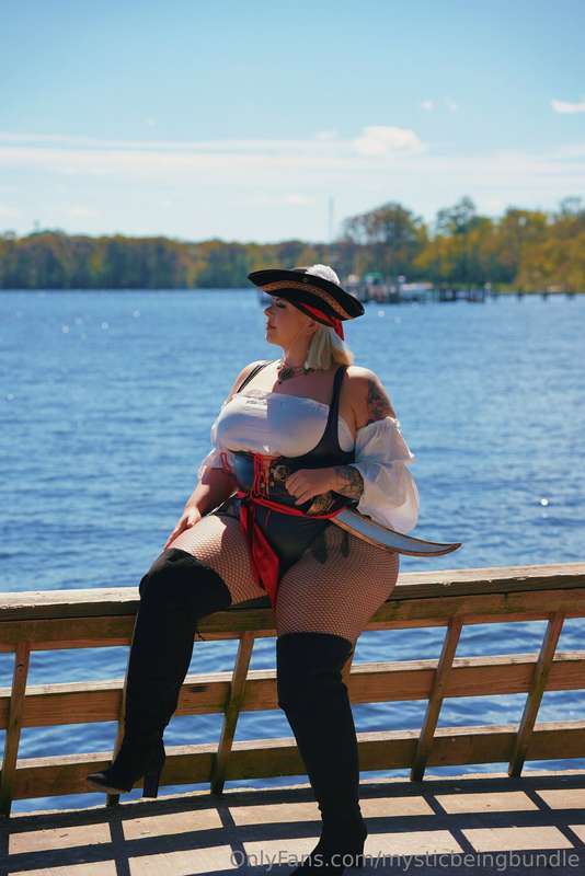 Ahoy 🏴‍☠️ - day 15 of 31 days of halloween 1