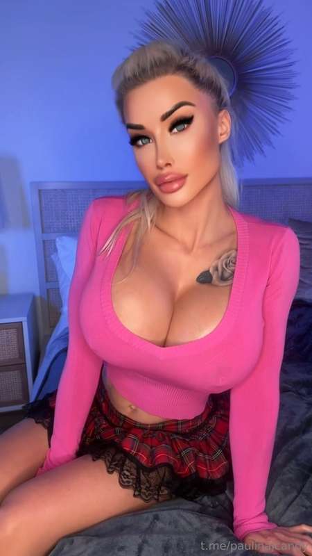 Wanna see my titties up close? 🍒 Tip $5 and I’ll send you th..