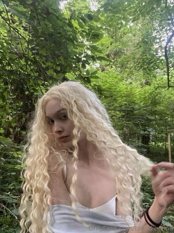 I was a good girl… until this outfit came on 😇😈Wanna help me..