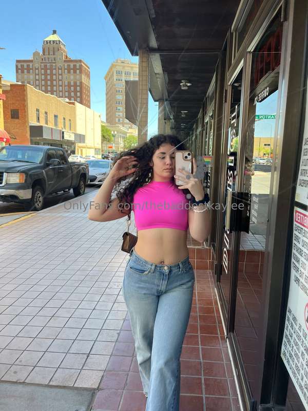 Running late omgg ill be live at 7pm est!!