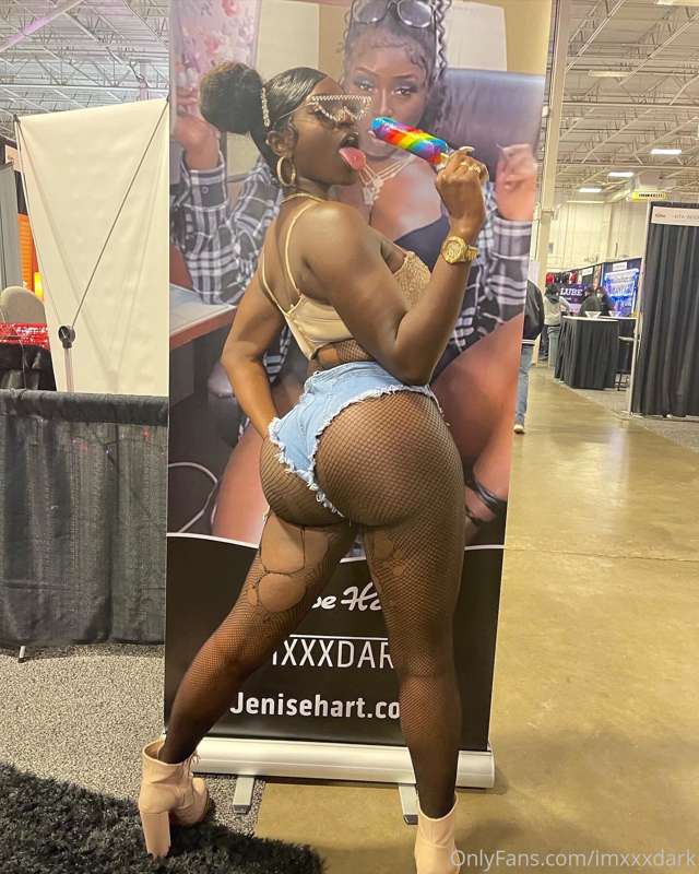 Who seen me at exxxotica? 1