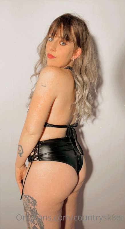 (; my stripper persona Dakota (; she does love to rap as wel.. 6
